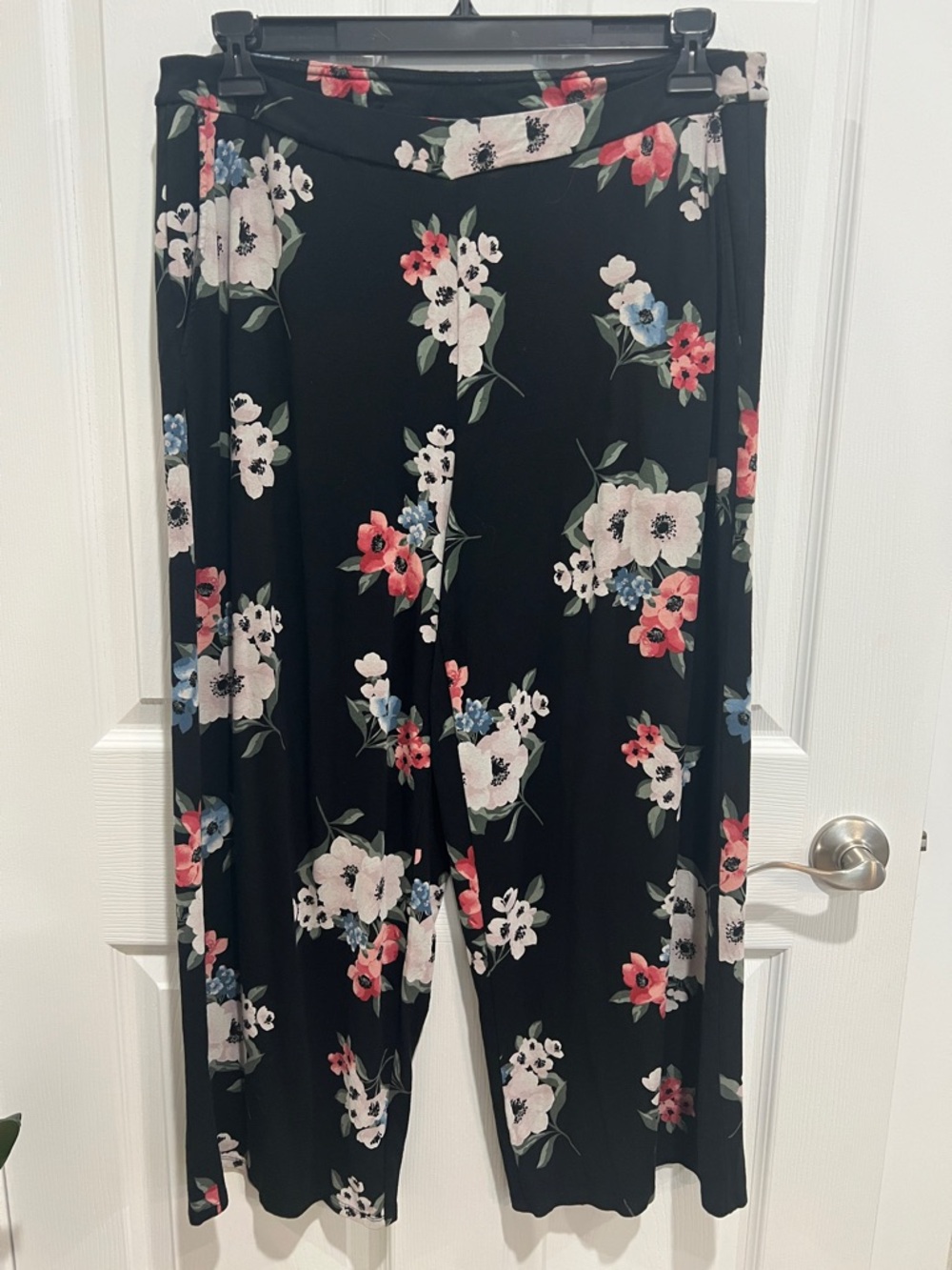 J. Jill Black Wide-Leg Pants with Pink, Blue & White Floral Print